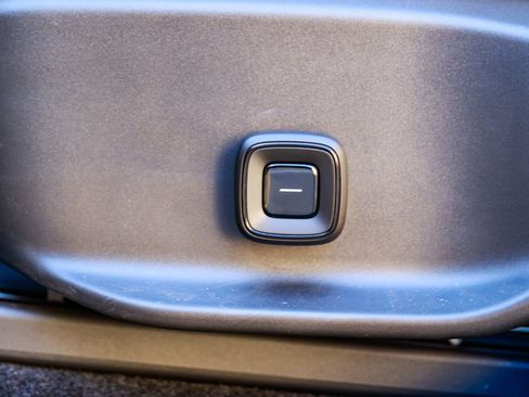 New 2025 Volvo EX30 Plus w/ Protection Package Premier image 22