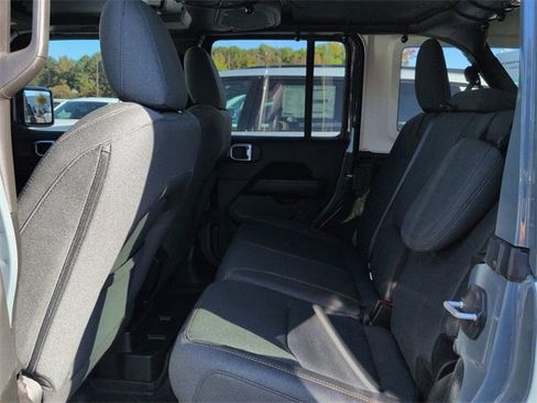 Used 2024 Jeep Wrangler Unlimited Sahara image 12