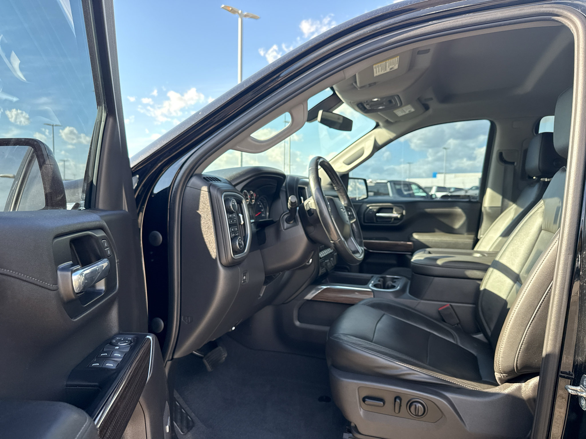 Certified 2019 Chevrolet Silverado 1500 LT Trail Boss AWD/4WD image 4