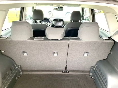 Used 2025 Kia Soul LX FWD image 20