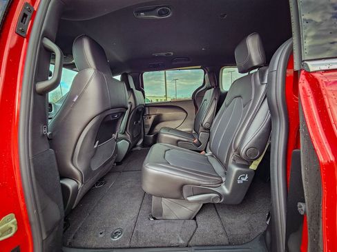 New 2026 Chrysler Pacifica Select image 29
