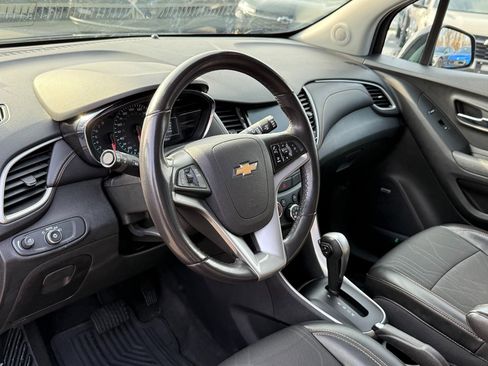 Used 2020 Chevrolet Trax LT w/ Sun & Sound Package image 13