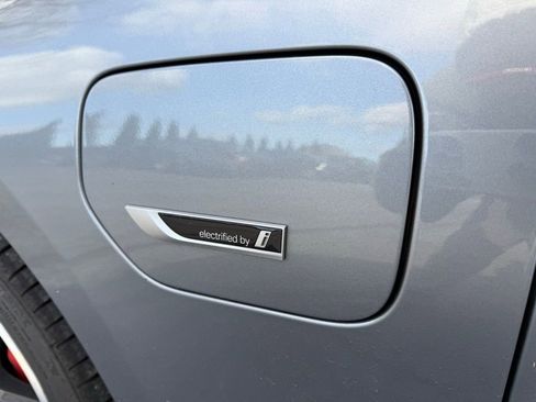 Used 2023 BMW 330e xDrive w/ M Sport Package image 10