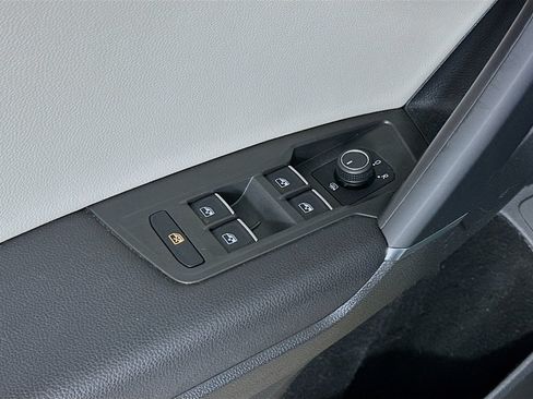 Used 2020 Volkswagen Tiguan SEL AWD/4WD image 17