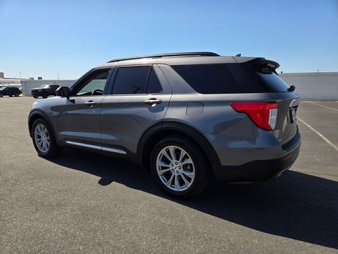 Used 2021 Ford Explorer XLT w/ Equipment Group 202A RWD image 4