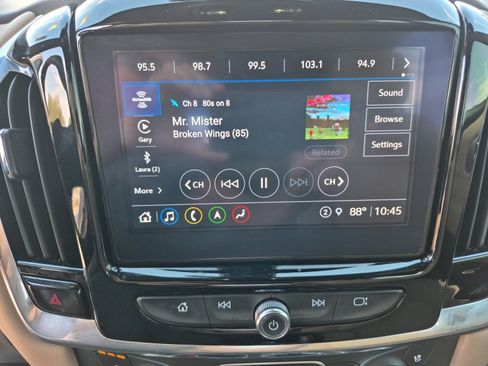 Used 2023 Chevrolet Traverse Premier FWD image 32