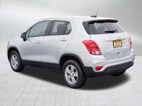 Used 2022 Chevrolet Trax LS w/ Tint and Cruise Package image 5