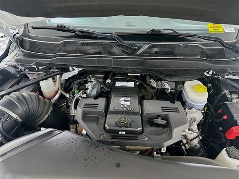 Used 2024 RAM 2500 Tradesman w/ Chrome Appearance Group image 31