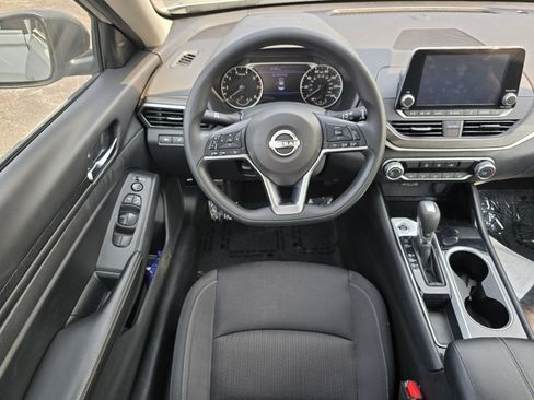 Used 2024 Nissan Altima 2.5 SV FWD image 23