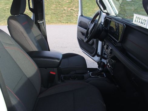 Used 2024 Jeep Wrangler Unlimited Rubicon image 33