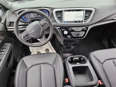 New 2026 Chrysler Pacifica Select image 9