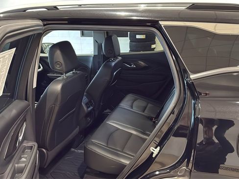 Used 2022 GMC Terrain SLT w/ Tech Package image 18