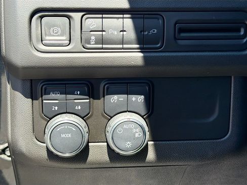 Used 2021 Chevrolet Tahoe Z71 w/ Rear Media and Nav Package AWD/4WD image 10