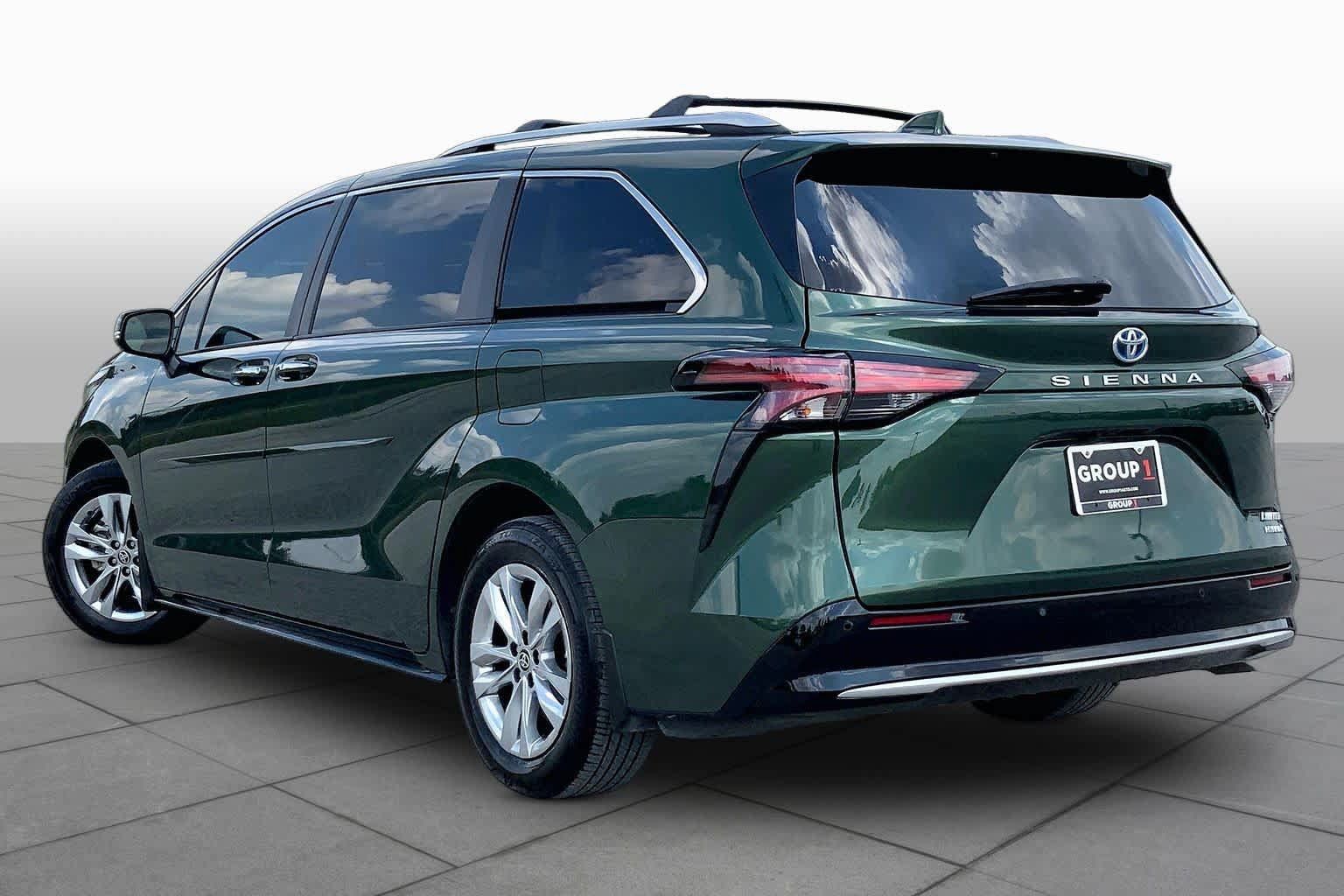 Used 2024 Toyota Sienna Limited FWD image 12