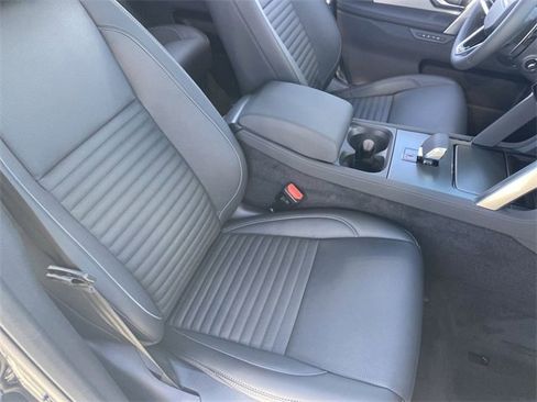 Used 2025 Land Rover Discovery Sport Dynamic SE image 10