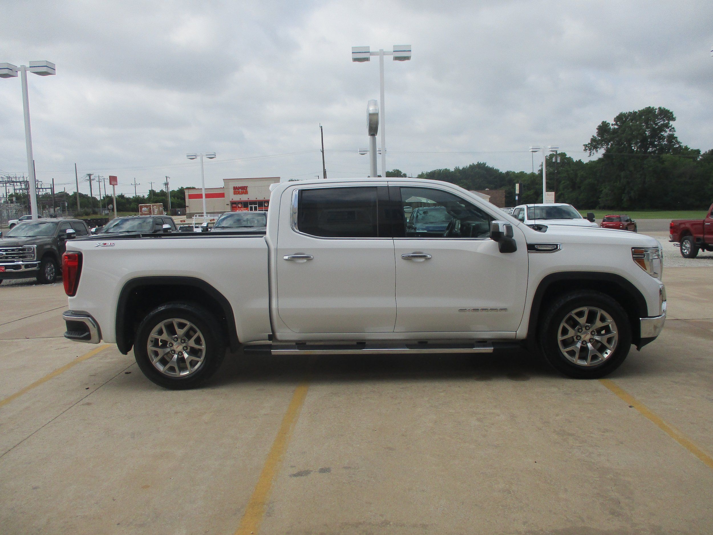 Used 2020 GMC Sierra 1500 SLT AWD/4WD image 12