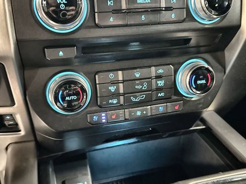 Used 2018 Ford F150 Platinum w/ Equipment Group 701A Luxury image 22