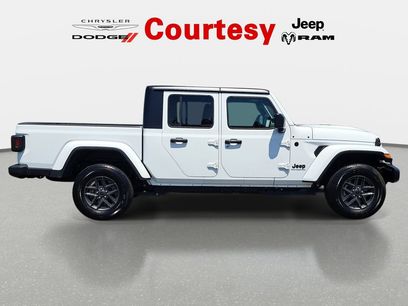 New 2026 Jeep Gladiator Sport