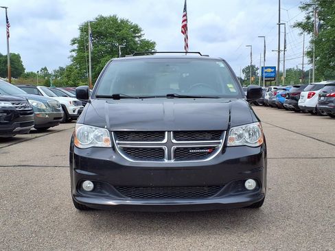 Used 2017 Dodge Grand Caravan SXT FWD image 2