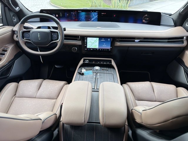 New 2027 Lincoln Navigator Black Label AWD/4WD image 24