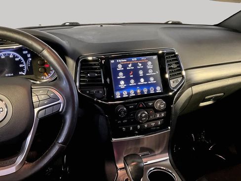 Used 2020 Jeep Grand Cherokee Altitude AWD/4WD image 7
