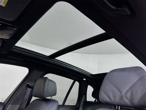 Used 2024 BMW X5 xDrive40i w/ M Sport Package image 11