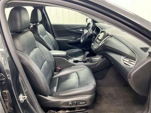 Used 2017 Chevrolet Malibu LT w/ Leather Package image 21