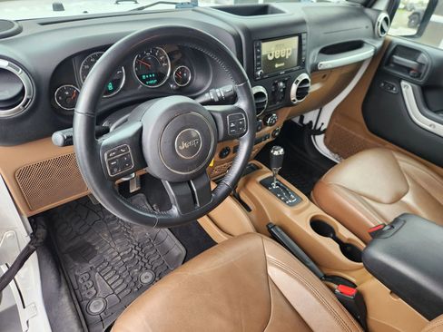 Used 2017 Jeep Wrangler Unlimited Sahara w/ Dual Top Group AWD/4WD image 24