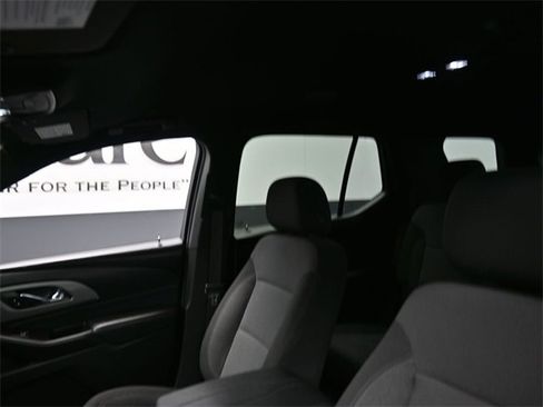 Used 2023 Chevrolet Traverse LT image 17