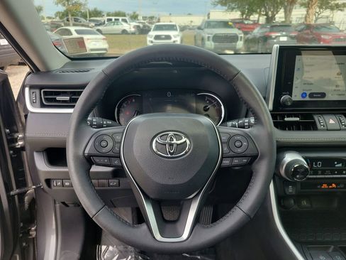 Used 2023 Toyota RAV4 XLE Premium image 28