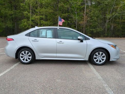 Used 2026 Toyota Corolla LE FWD image 3