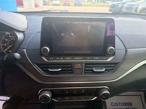 Used 2024 Nissan Altima 2.5 SV FWD image 23