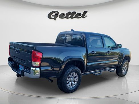 Used 2017 Toyota Tacoma SR5 w/ Tow Package RWD image 5