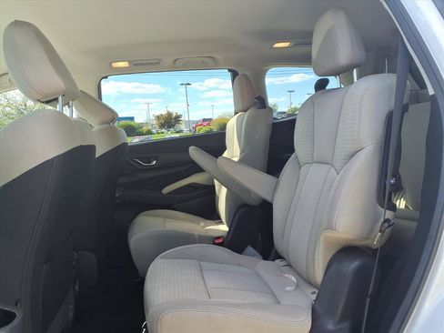 Used 2024 Subaru Ascent Premium w/ Convenience Package image 11