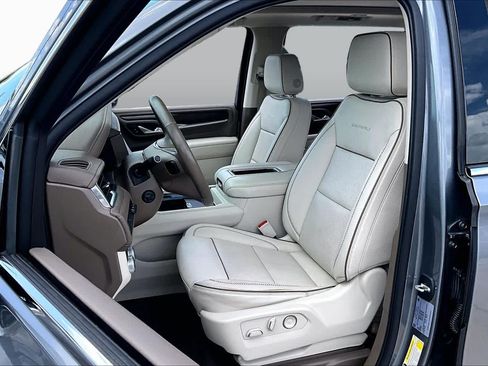 Used 2021 GMC Yukon XL Denali w/ Denali Premium Package RWD image 8