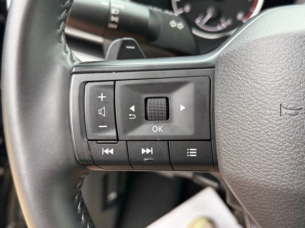 Used 2025 Nissan Rogue SV AWD/4WD image 15