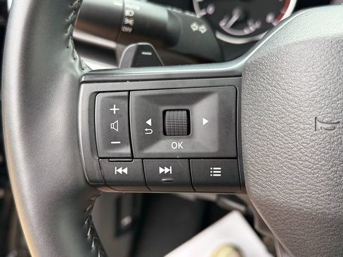 Used 2025 Nissan Rogue SV AWD/4WD image 15