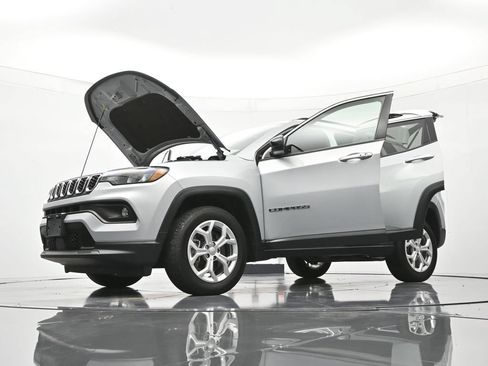 Used 2024 Jeep Compass Latitude AWD/4WD image 47
