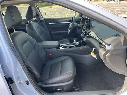 New 2025 Nissan Altima 2.5 SR w/ SR Premium Package image 16