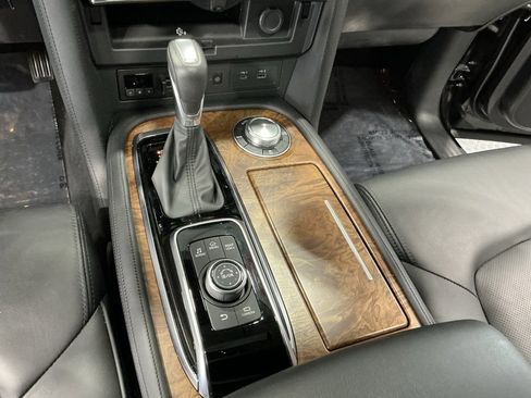 Used 2024 Nissan Armada SL w/ Captain's Chairs Package image 22