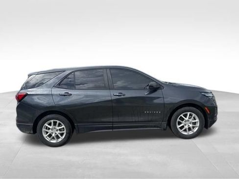 Used 2022 Chevrolet Equinox LS w/ LS Convenience Package FWD image 2