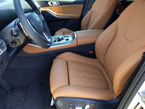 Used 2025 BMW X5 xDrive50e image 16