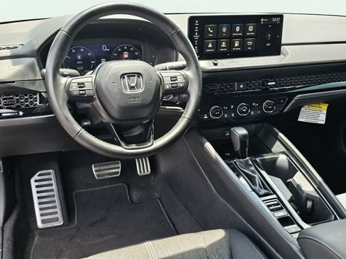 Used 2025 Honda Accord Sport image 32