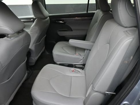 Used 2024 Toyota Highlander Limited AWD/4WD image 20
