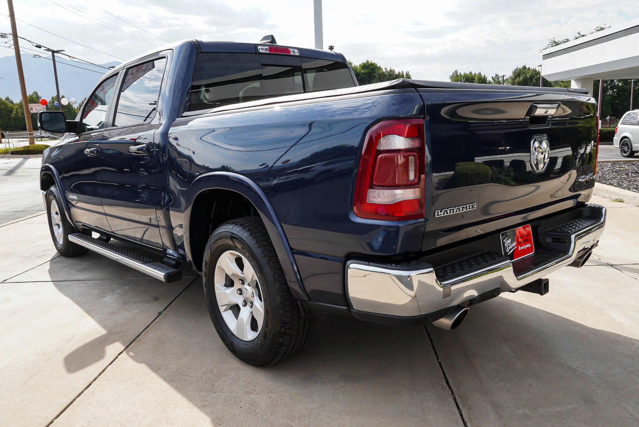 Used 2022 RAM 1500 Laramie AWD/4WD image 6