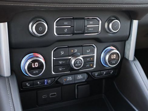 Certified 2021 GMC Yukon SLT w/ SLT Luxury Plus Package RWD image 18