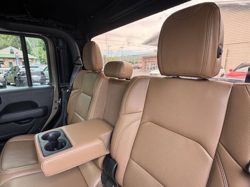 Used 2020 Jeep Gladiator Rubicon AWD/4WD image 26