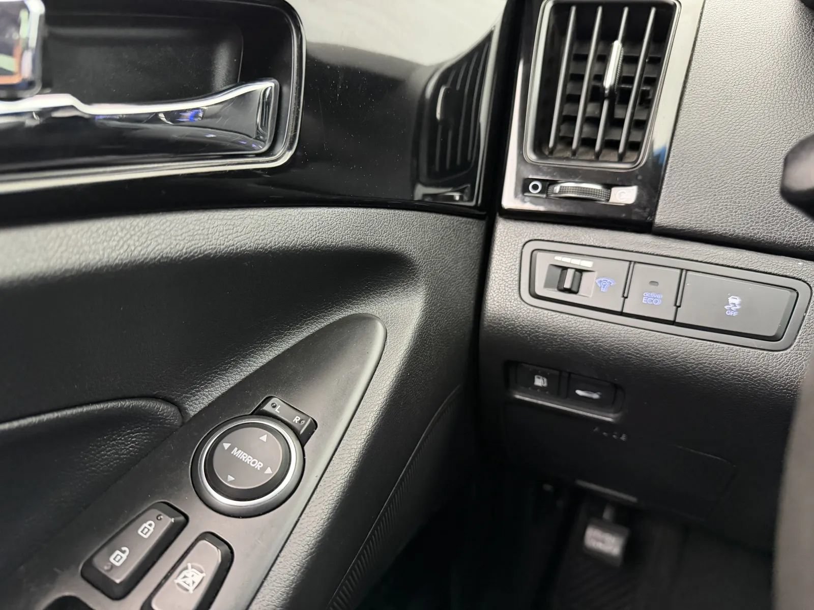 Used 2013 Hyundai Sonata Limited w/ Premium Pkg FWD image 14