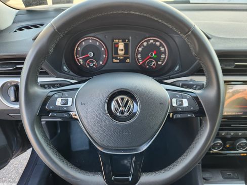 Used 2022 Volkswagen Passat 2.0T SE image 9