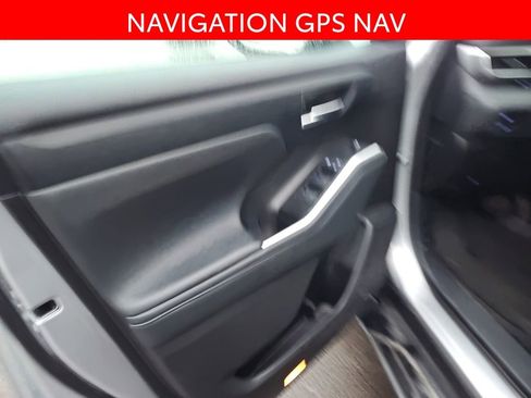 Used 2021 Toyota Highlander XLE FWD image 6